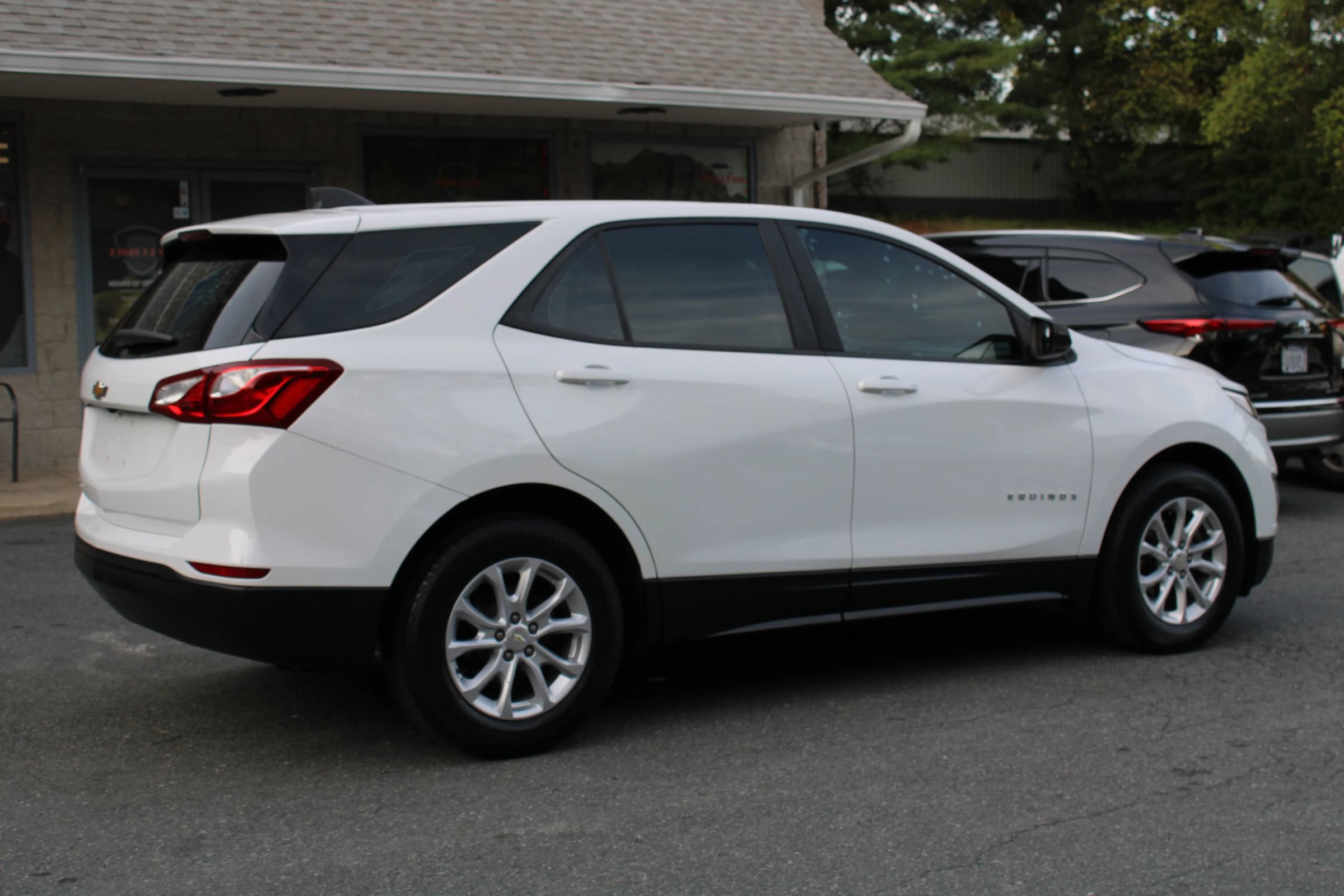Used 2021 Chevrolet Equinox LS FWD image 6