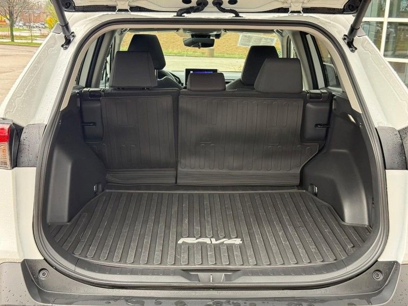 Used 2025 Toyota RAV4 XLE w/ Convenience Package image 9