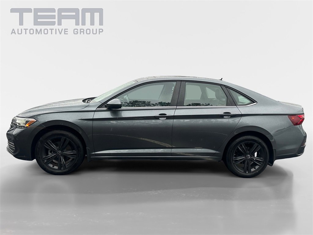 Used 2023 Volkswagen Jetta SE image 4