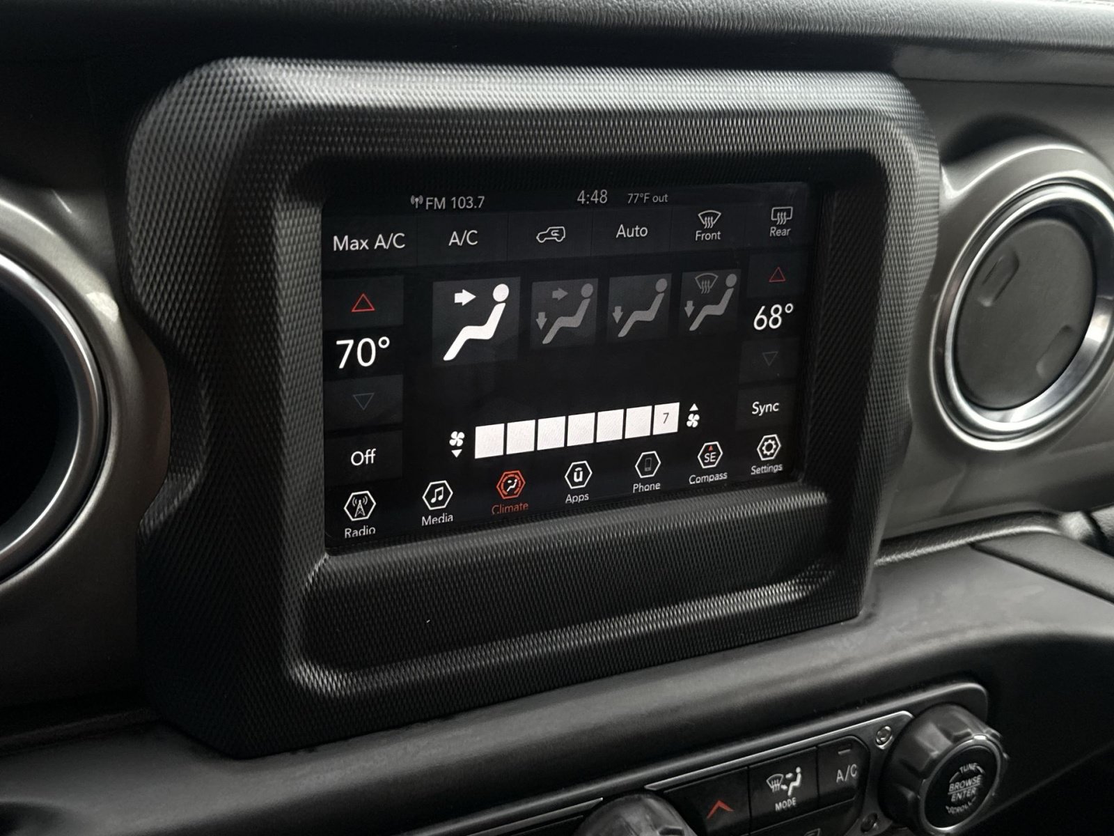 Used 2020 Jeep Wrangler Unlimited Sahara AWD/4WD image 21