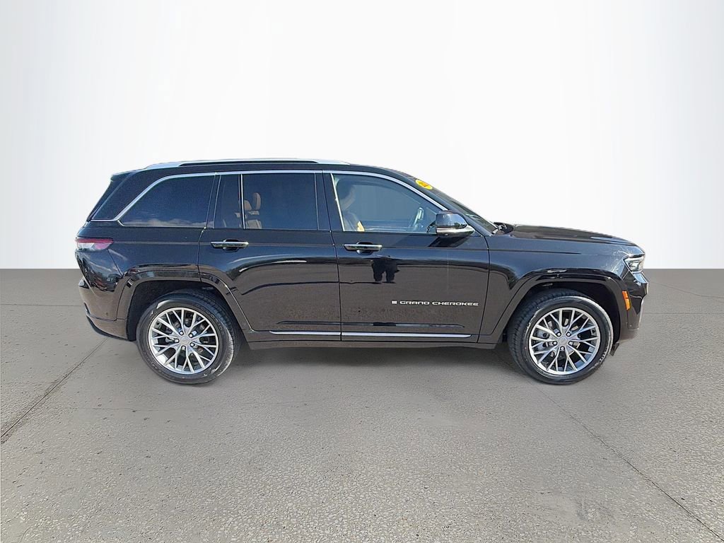Used 2022 Jeep Grand Cherokee Summit image 2