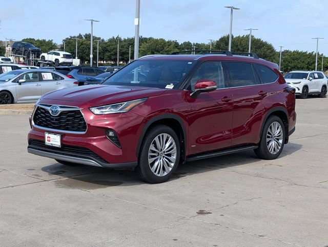 Certified 2024 Toyota Highlander Platinum AWD/4WD image 9
