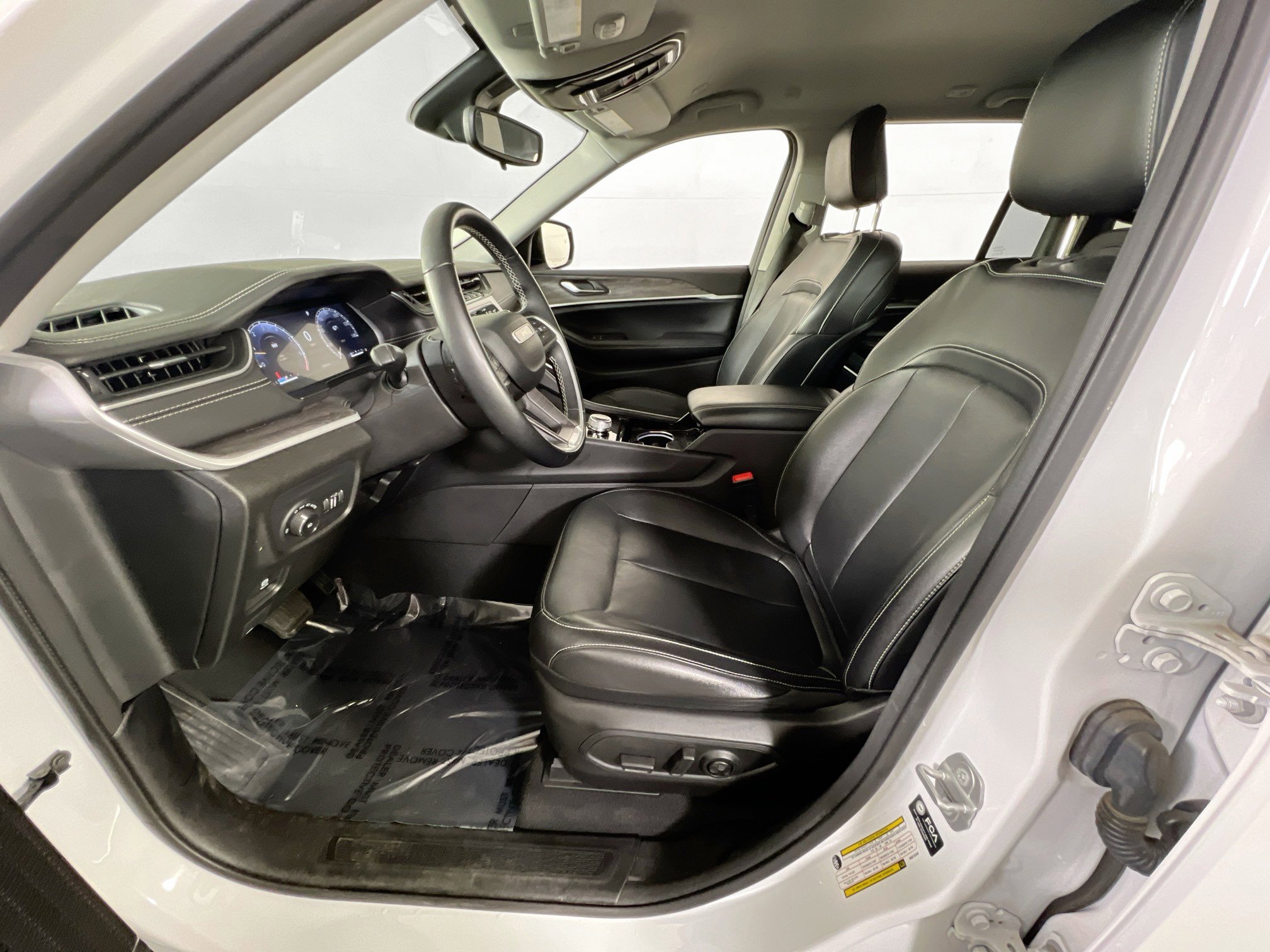 Used 2022 Jeep Grand Cherokee Limited image 18