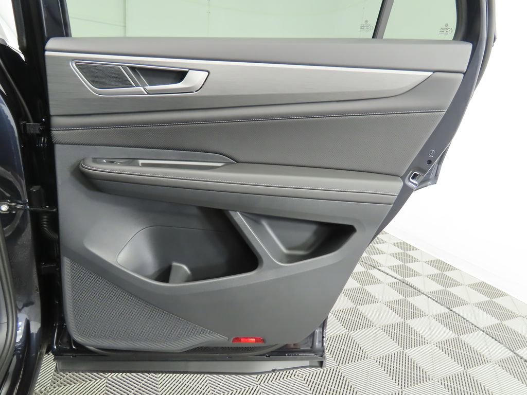 Used 2025 Volkswagen Atlas Cross Sport SE image 27