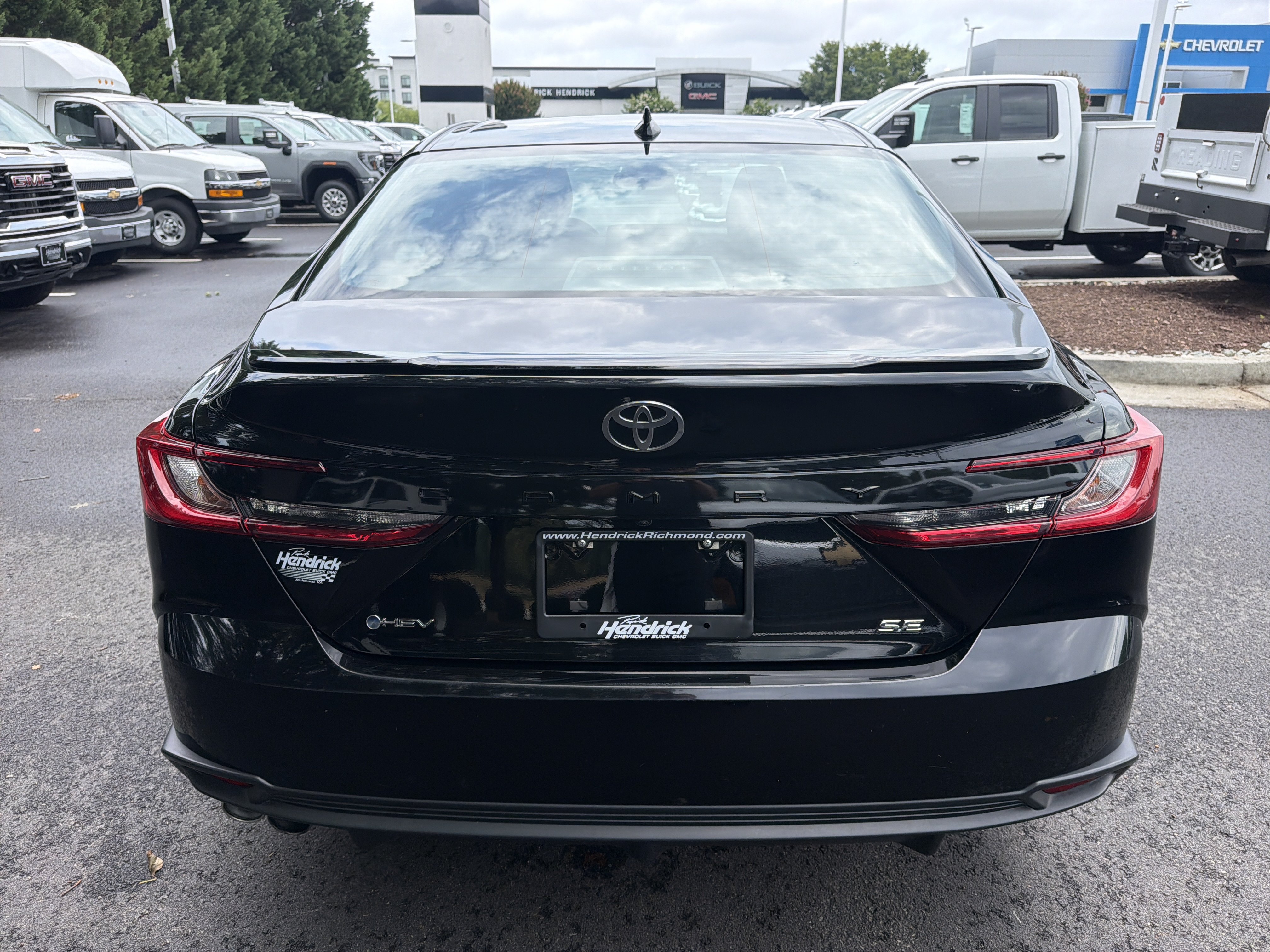 Used 2025 Toyota Camry SE FWD image 9
