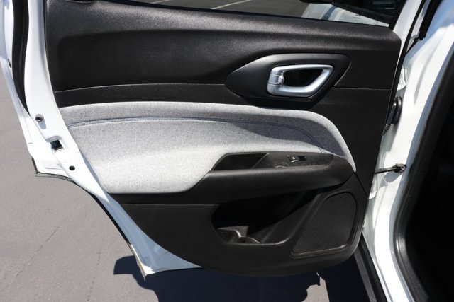 Used 2022 Jeep Compass Latitude FWD image 12