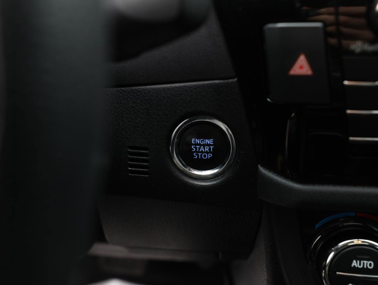 Used 2014 Toyota Corolla LE Premium w/ Driver Convenience Package image 19