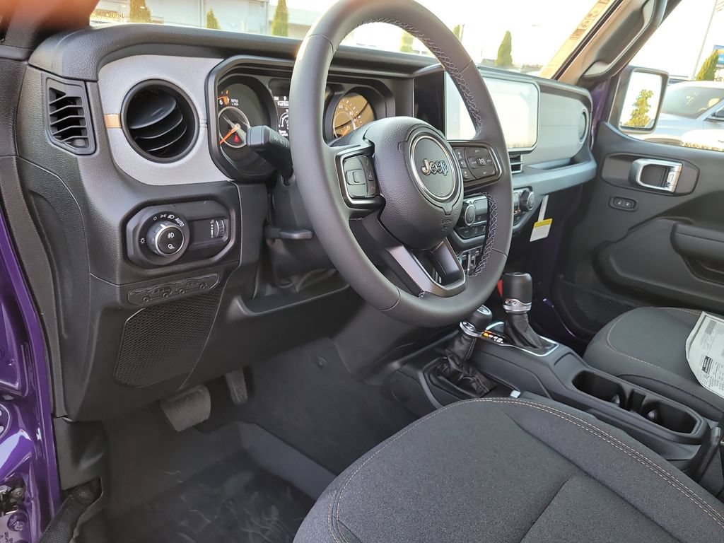 New 2026 Jeep Gladiator Sport AWD/4WD image 17