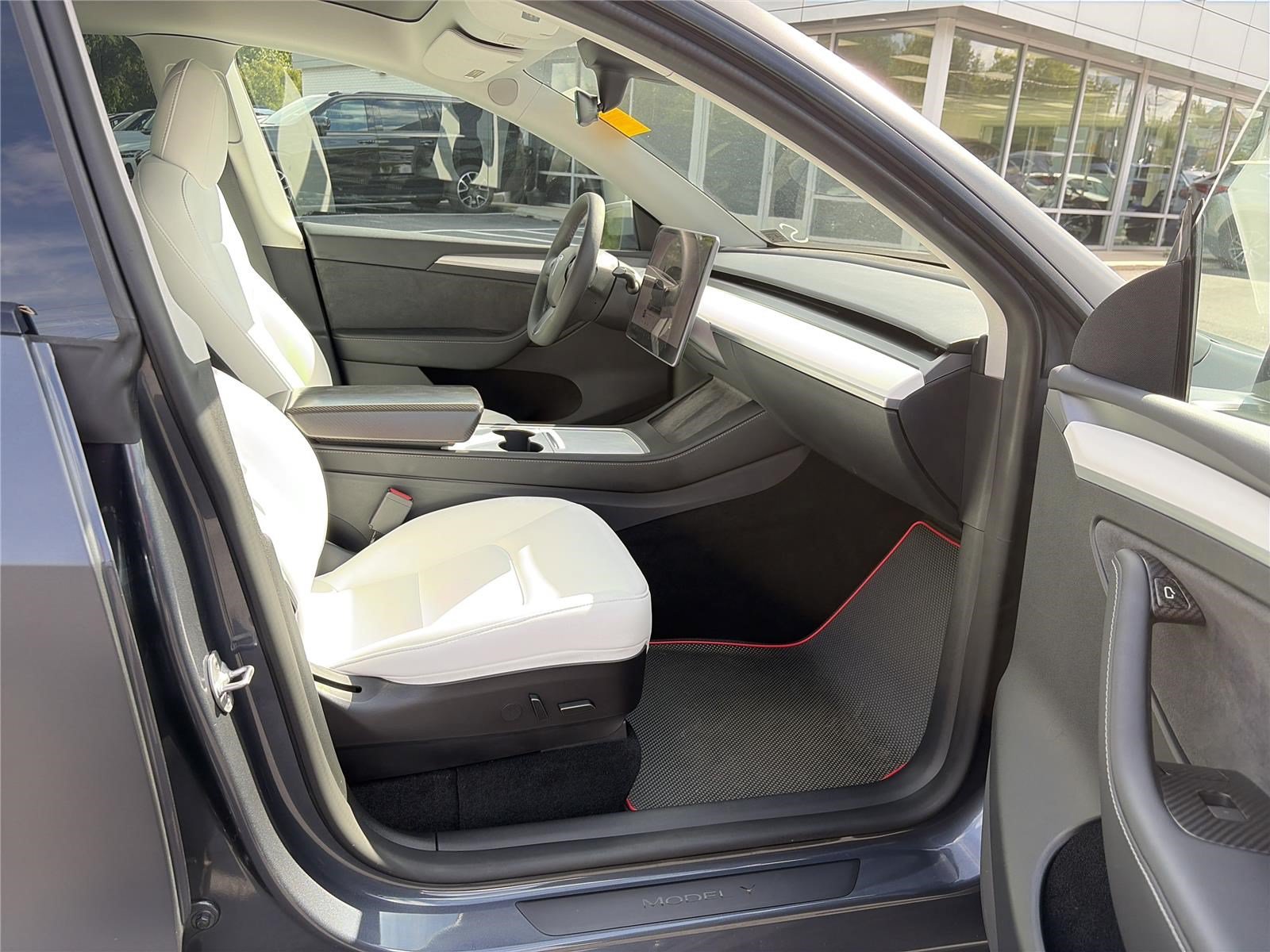 Used 2022 Tesla Model Y Performance AWD/4WD image 15