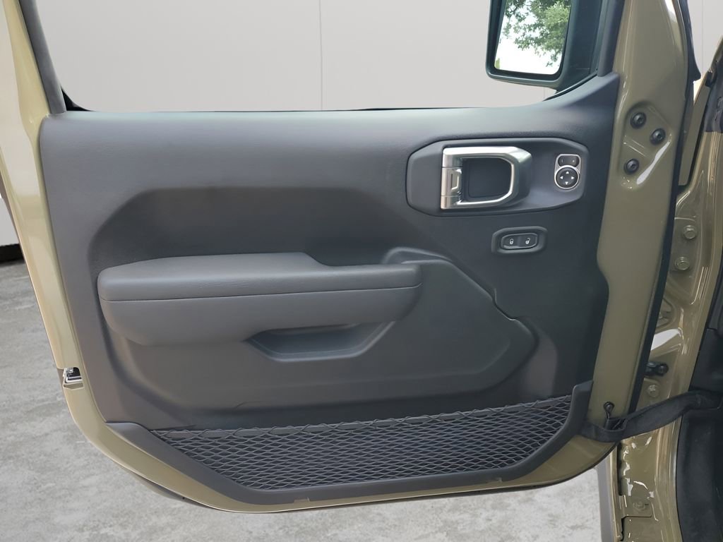 New 2025 Jeep Gladiator Rubicon w/ Convenience Group AWD/4WD image 31
