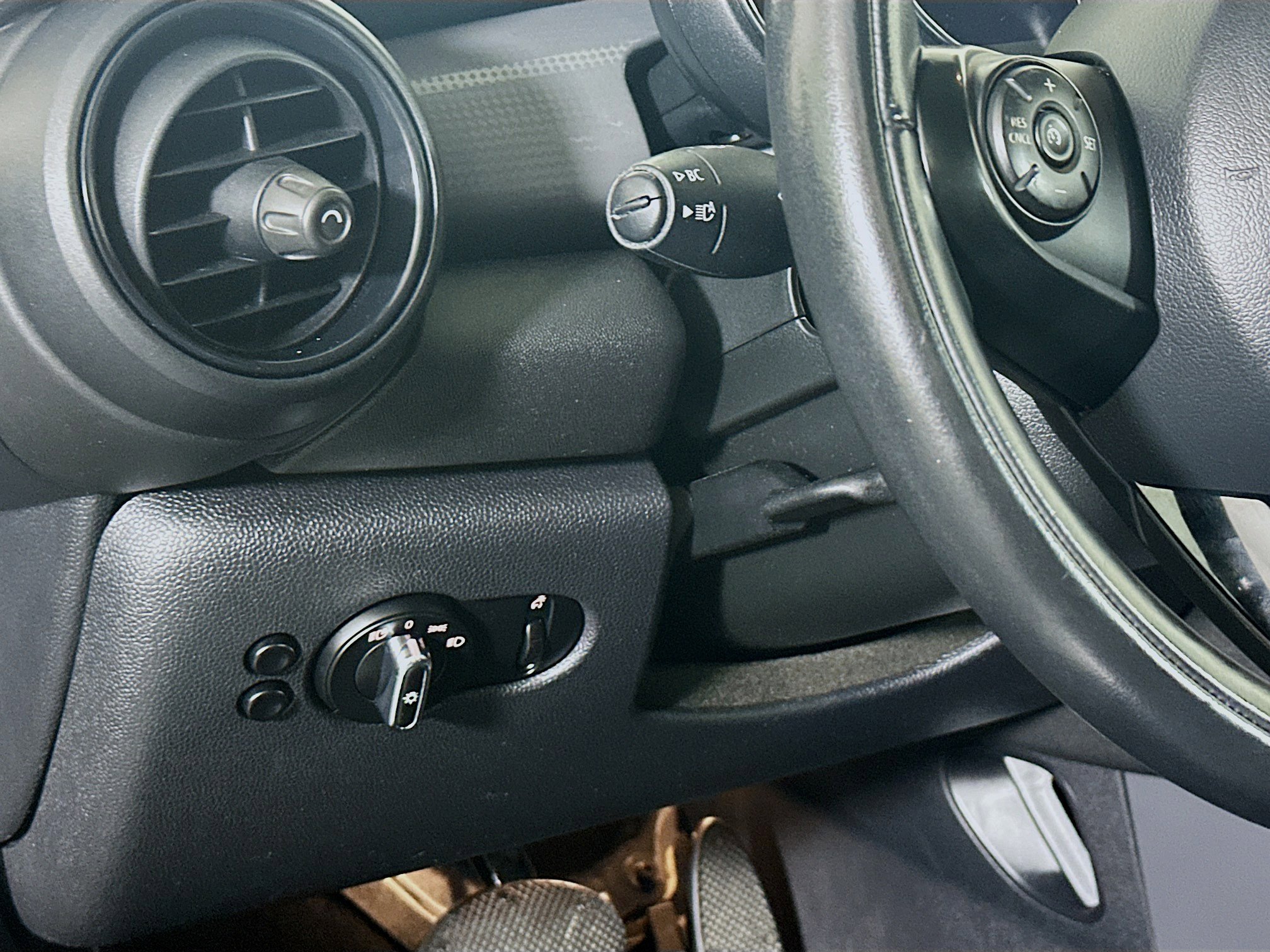 Used 2021 MINI Cooper 2-Door Hardtop w/ Storage Package image 16