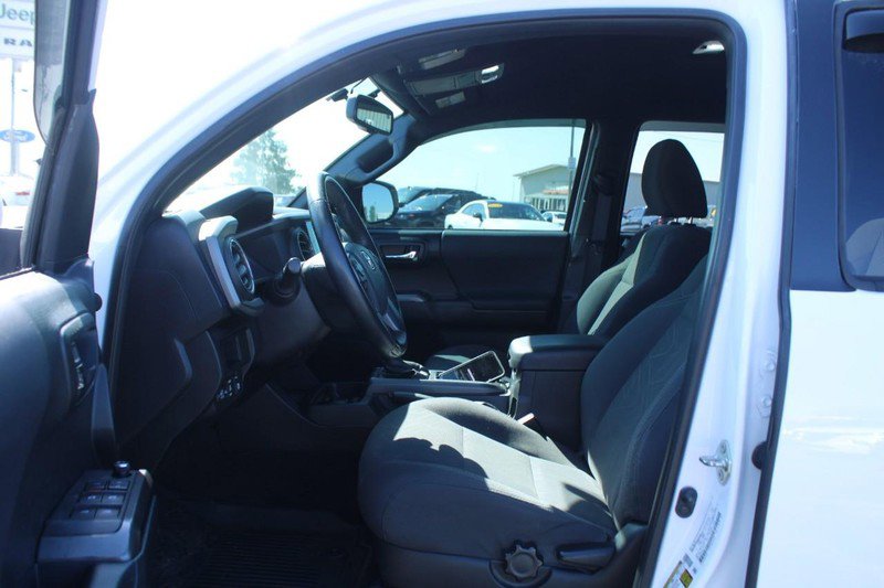 Used 2017 Toyota Tacoma TRD Sport w/ Tow Package image 8