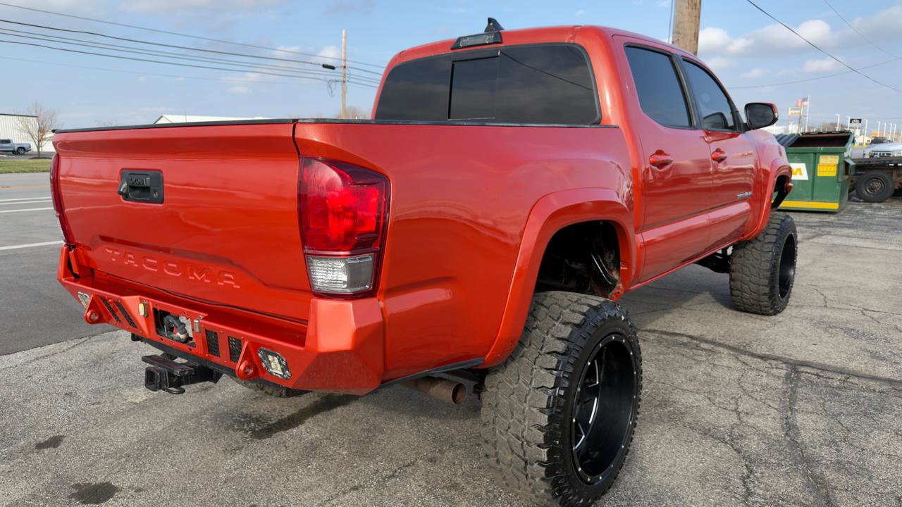 Used 2017 Toyota Tacoma TRD Sport w/ Tow Package (A/T) image 8