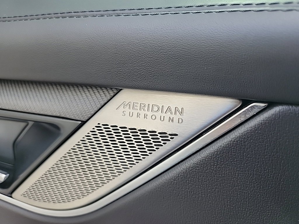 Used 2021 Jaguar F-PACE SVR image 27