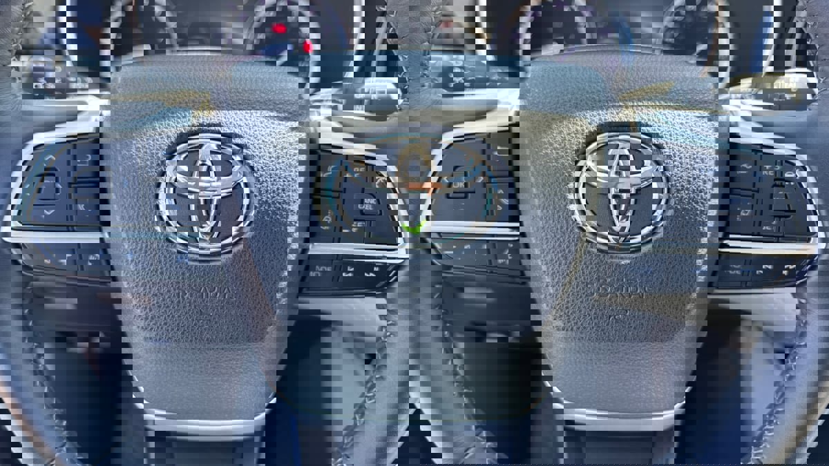 Used 2022 Toyota Highlander XLE image 16