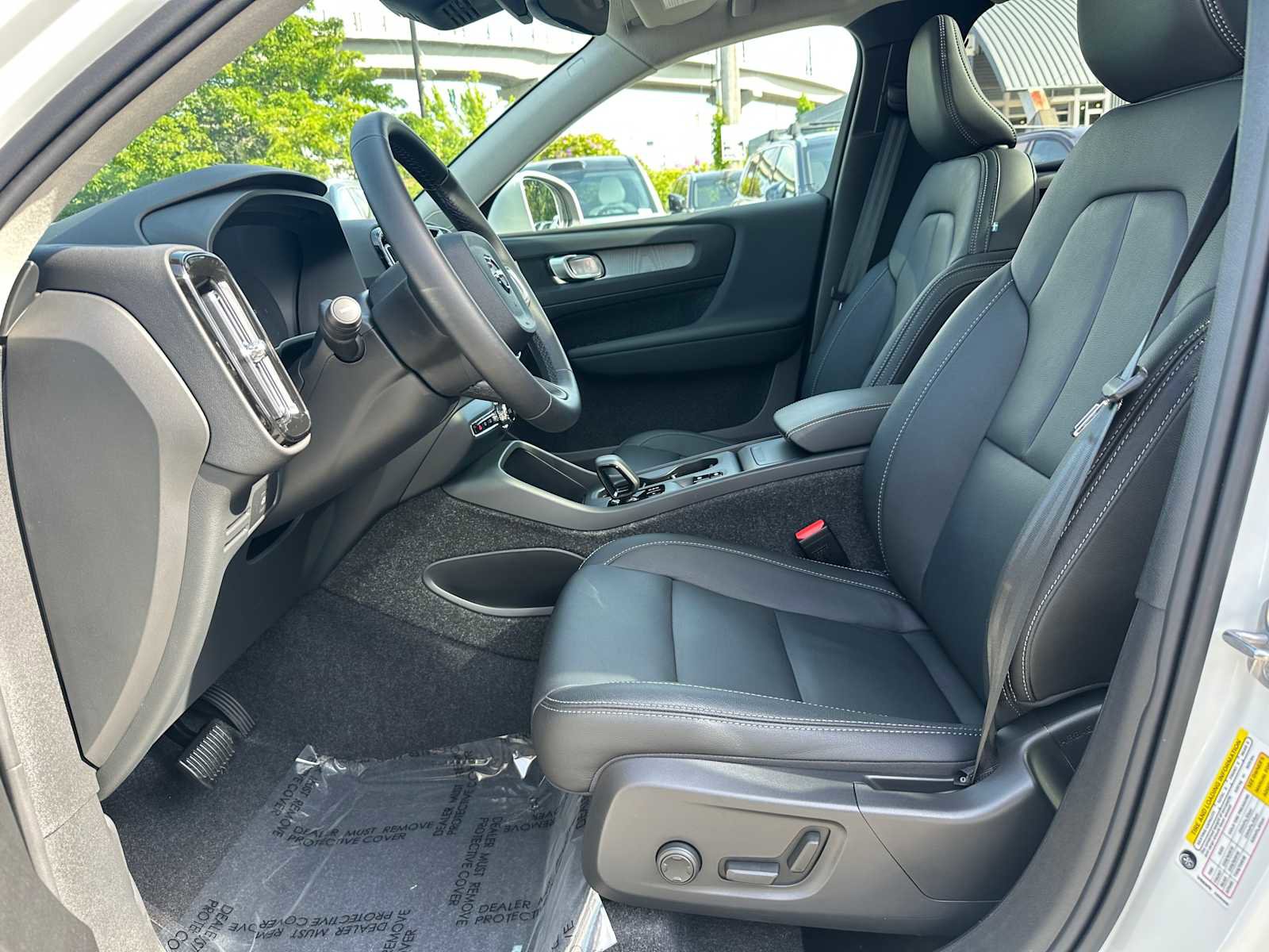 Used 2025 Volvo XC40 B5 Core w/ Protection Package Premier AWD/4WD image 19