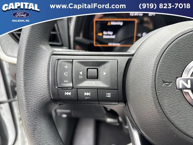 Used 2025 Nissan Kicks SV w/ SV Premium Package FWD image 23