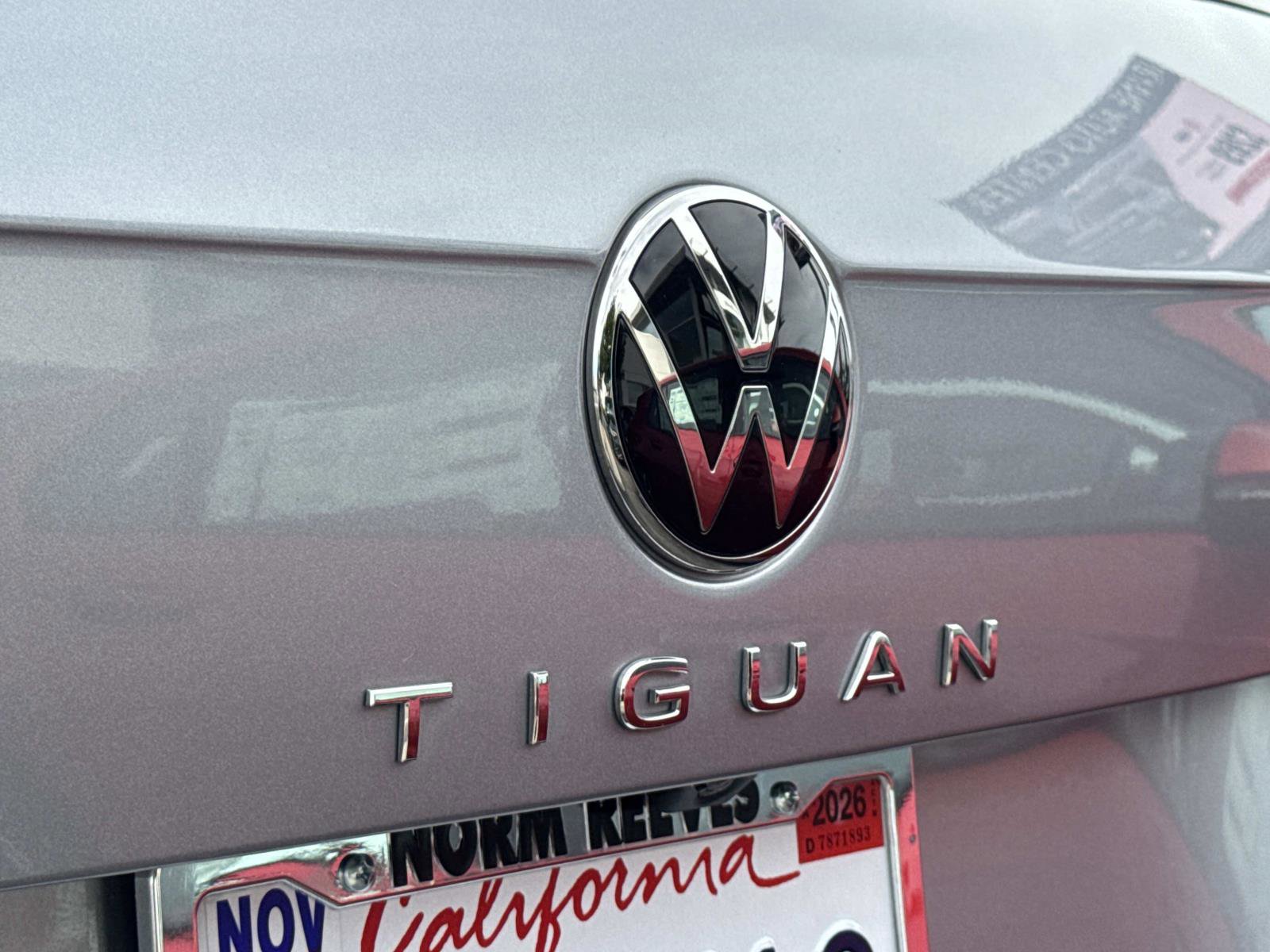Certified 2024 Volkswagen Tiguan SE R-Line image 28