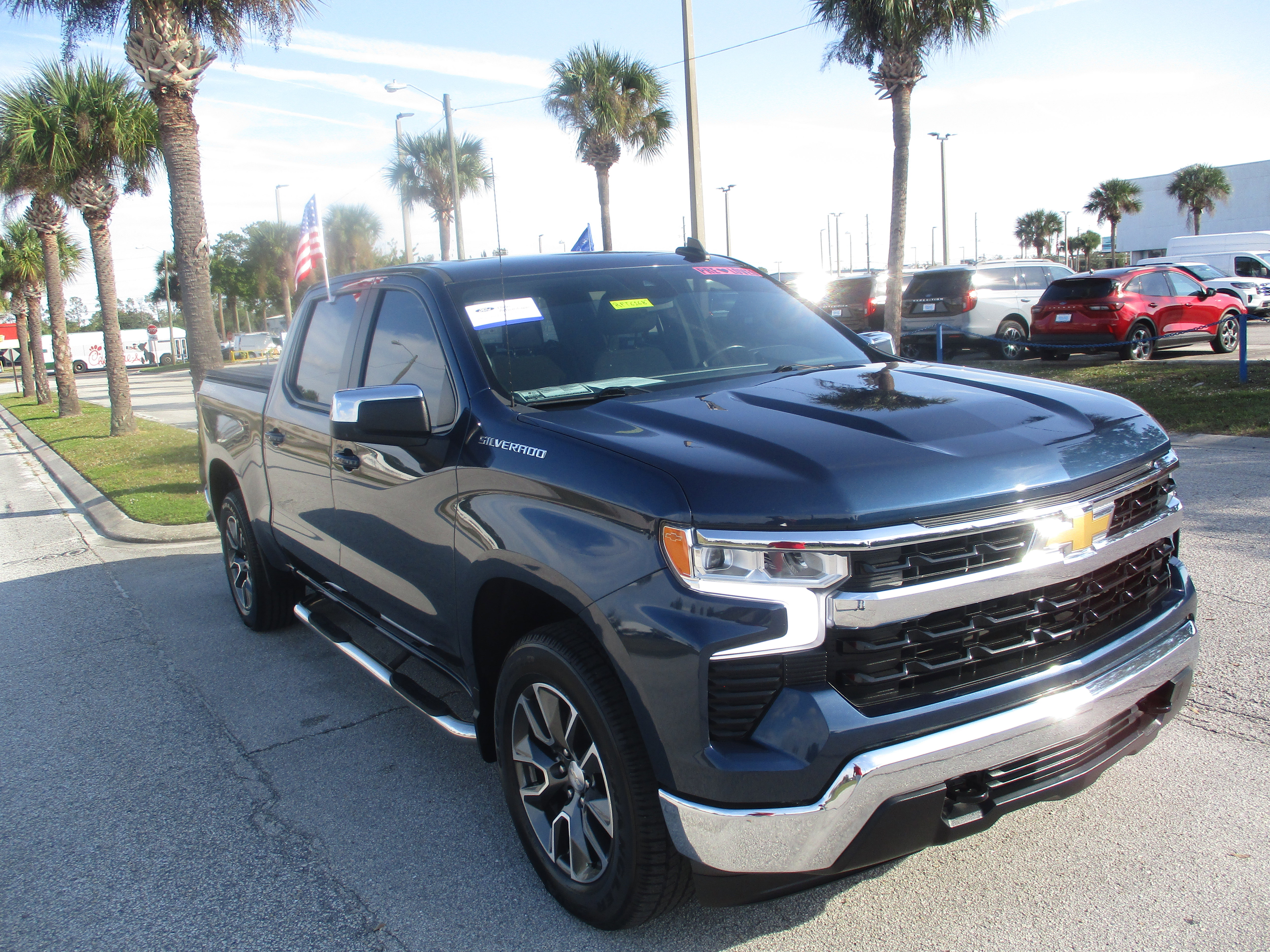 Used 2022 Chevrolet Silverado 1500 LT image 1