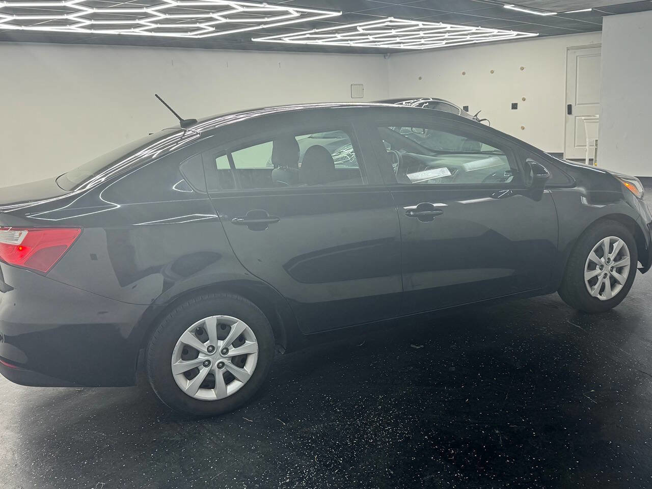 Used 2017 Kia Rio LX image 3