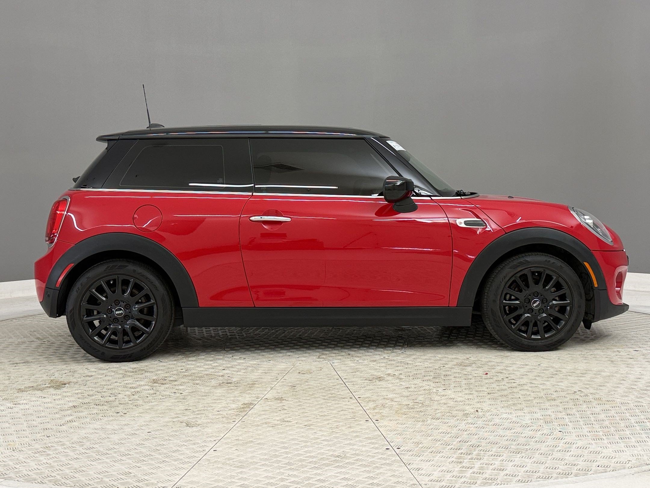 Used 2021 MINI Cooper 2-Door Hardtop FWD image 8