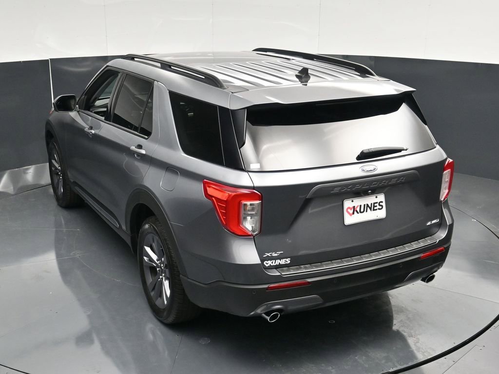 Used 2022 Ford Explorer XLT w/ Equipment Group 202A AWD/4WD image 44