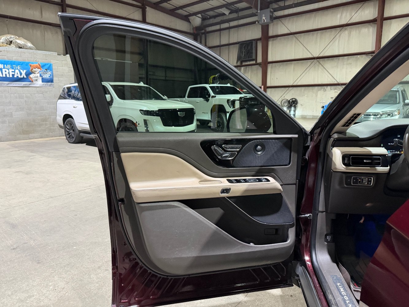 Used 2020 Lincoln Aviator Reserve w/ Equipment Group 201A AWD/4WD image 11