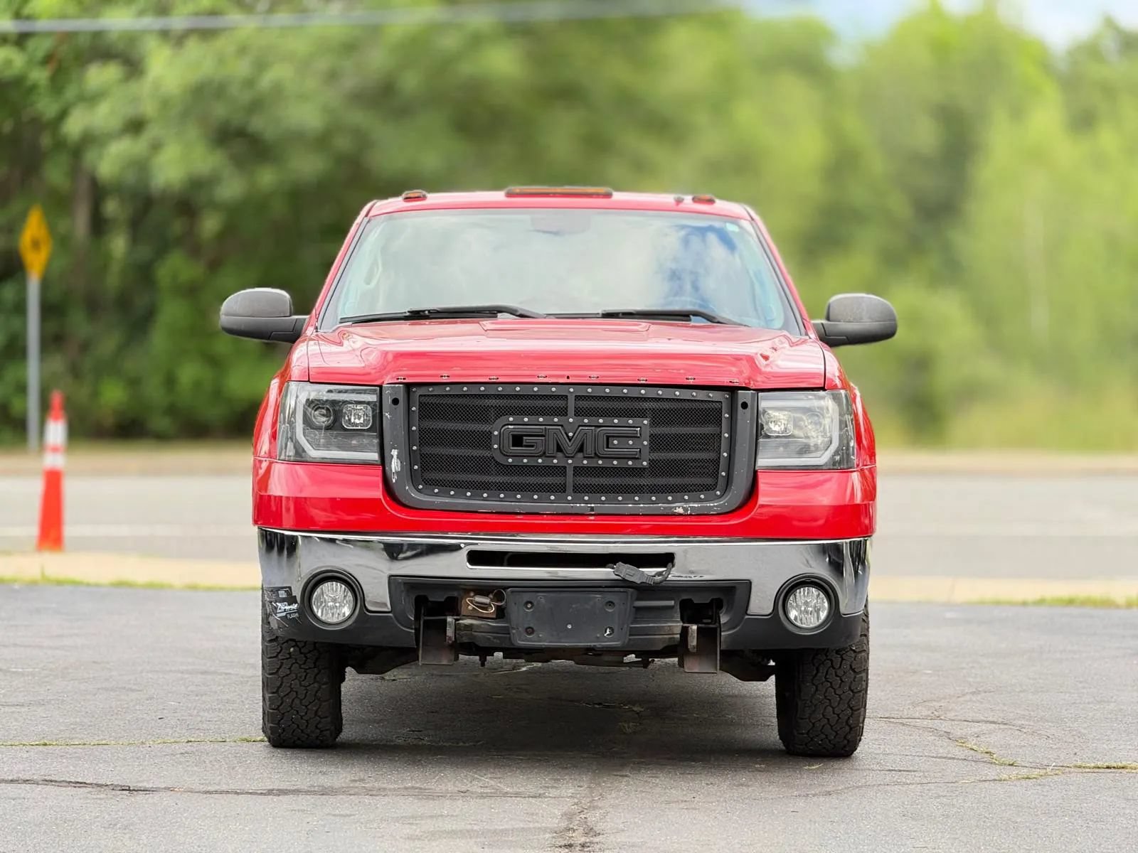 Used 2009 GMC Sierra 2500 SLE w/ Convenience Package AWD/4WD image 2