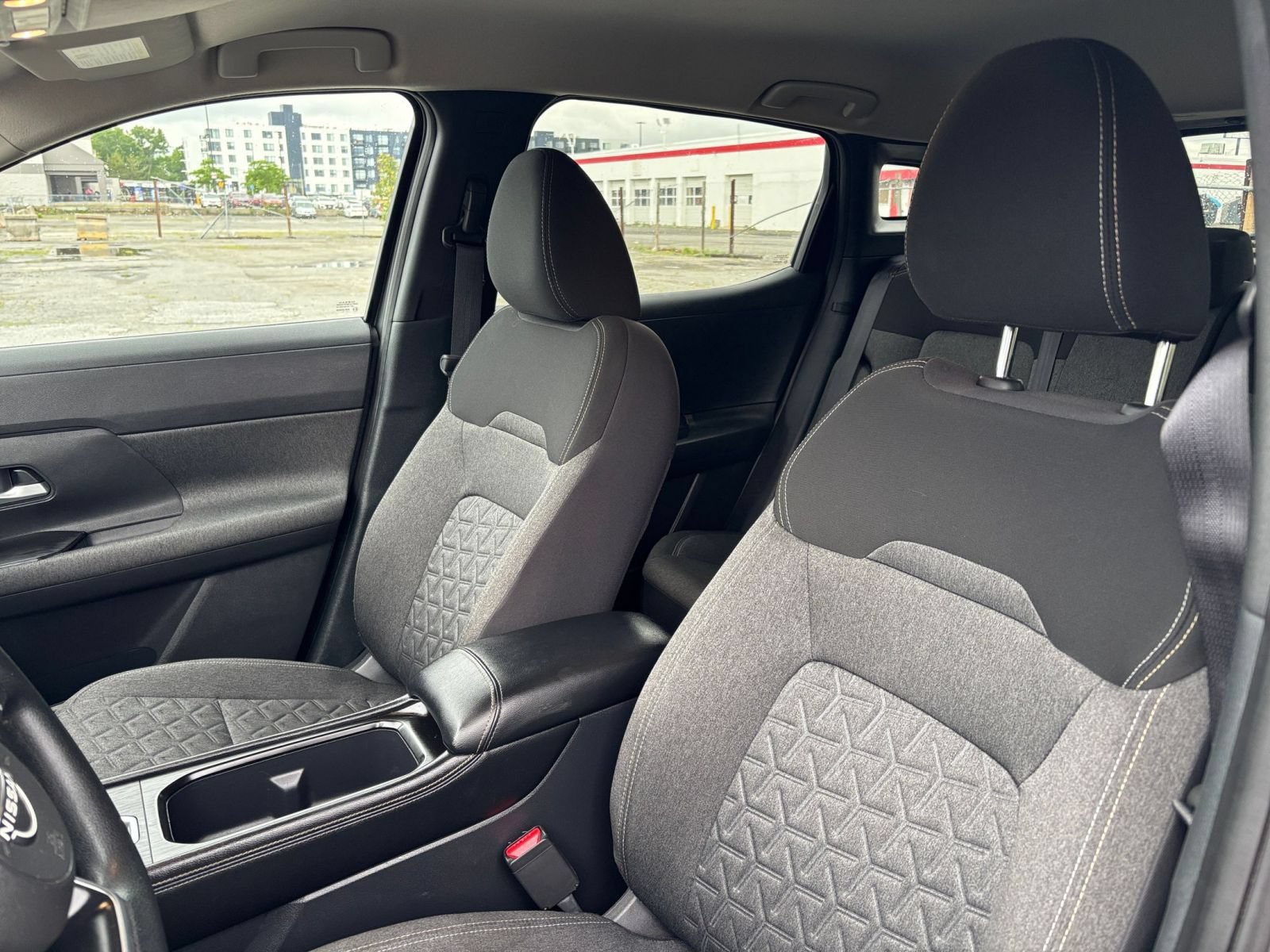 Used 2025 Nissan Kicks SV AWD/4WD image 31