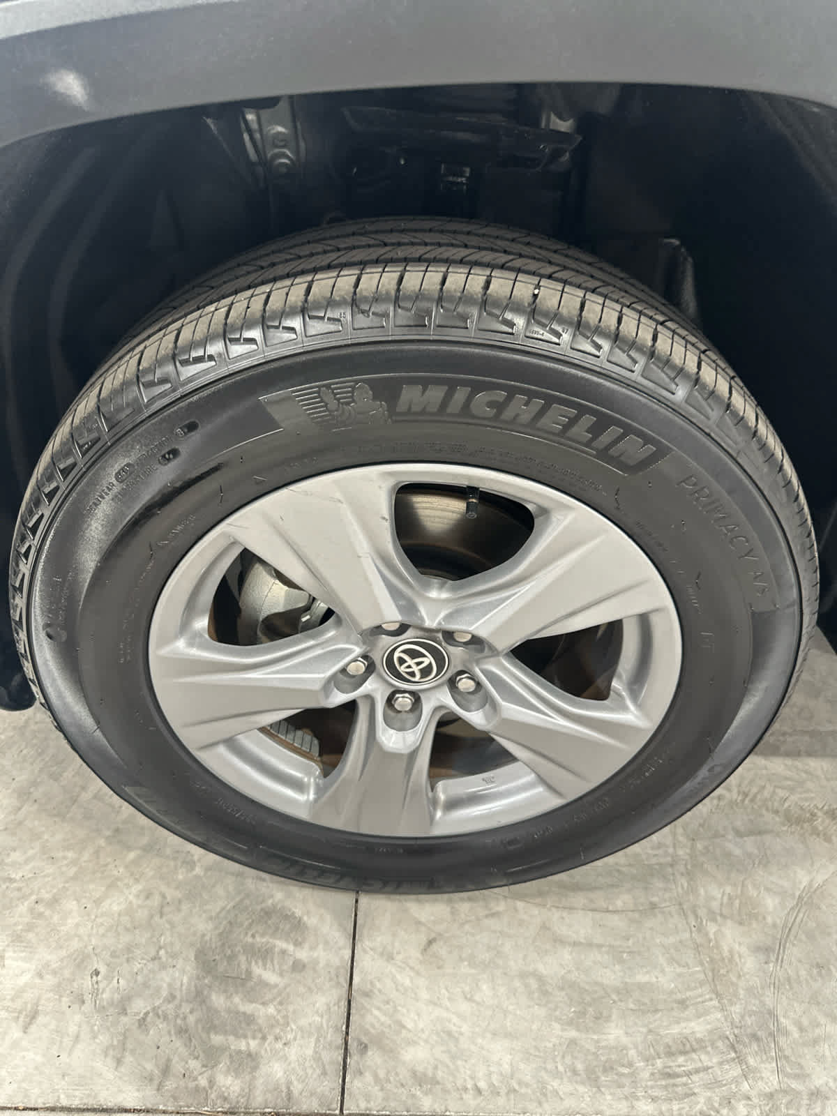 Used 2025 Toyota RAV4 LE AWD/4WD image 9