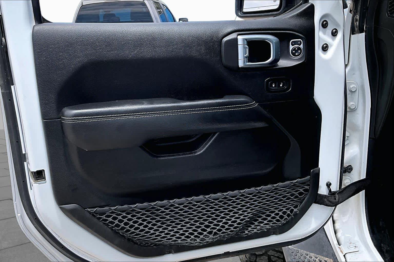 Used 2022 Jeep Wrangler Unlimited Sahara AWD/4WD image 20
