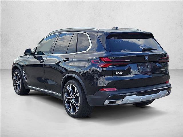 Used 2025 BMW X5 xDrive50e w/ Parking Assistance Package AWD/4WD image 8