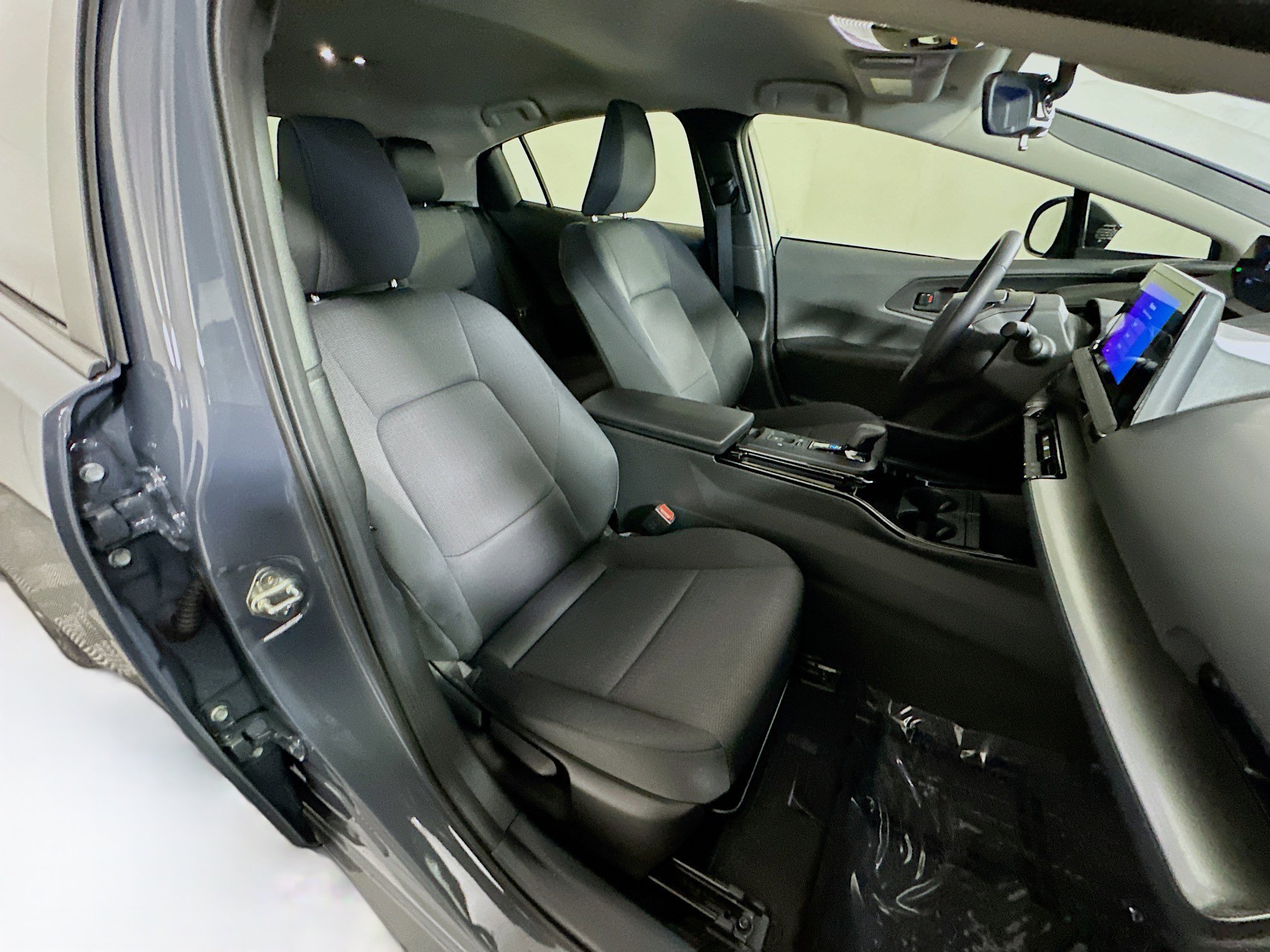 Used 2024 Toyota Prius LE image 28