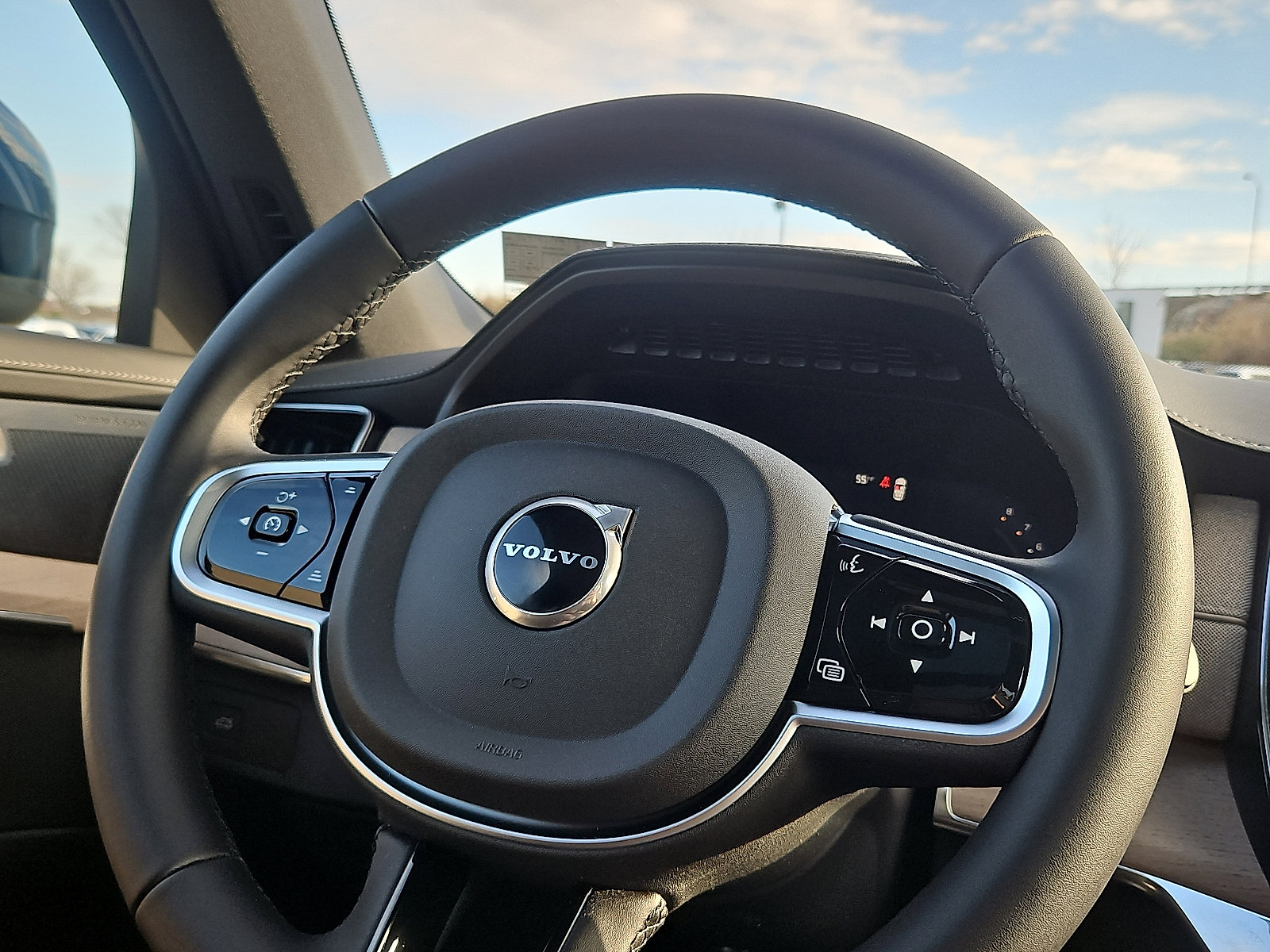 New 2026 Volvo XC90 B6 Plus w/ Protection Package Premier image 18