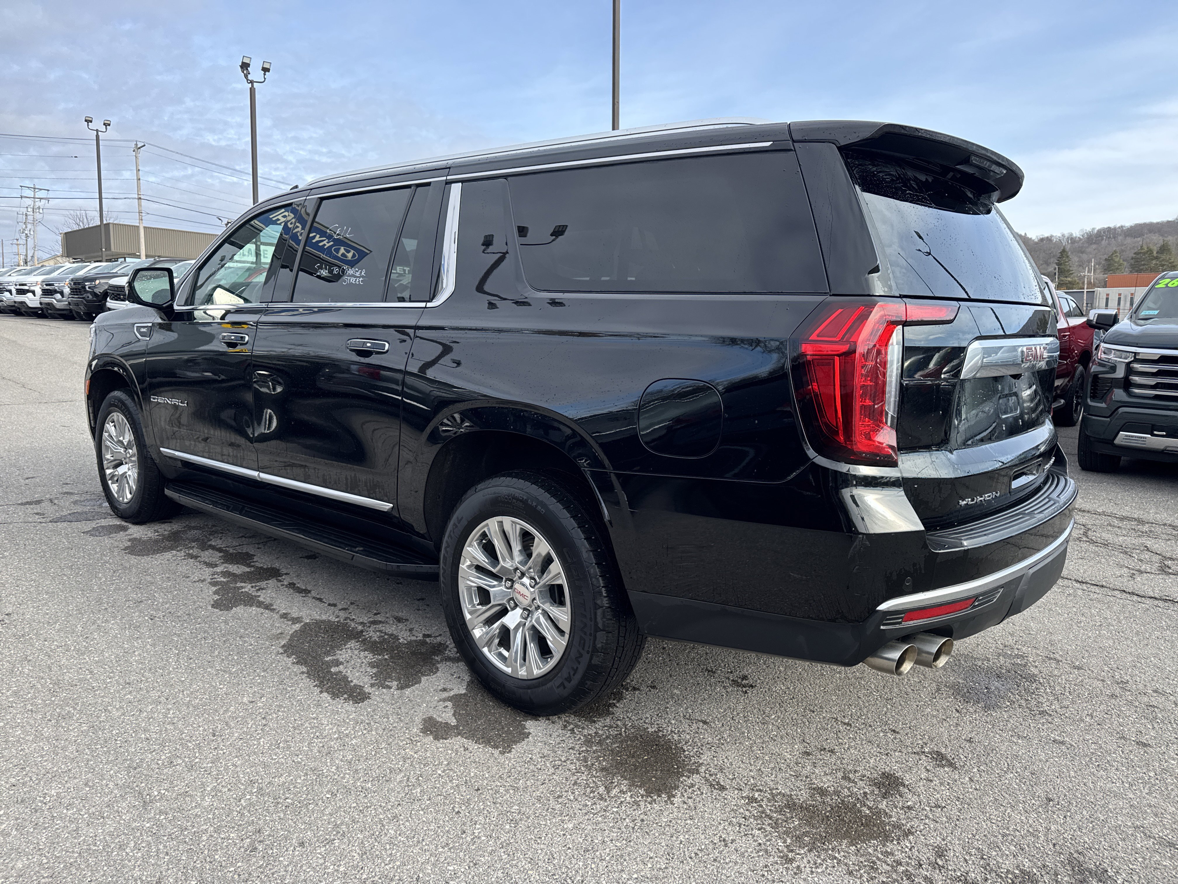 Used 2024 GMC Yukon XL Denali image 6