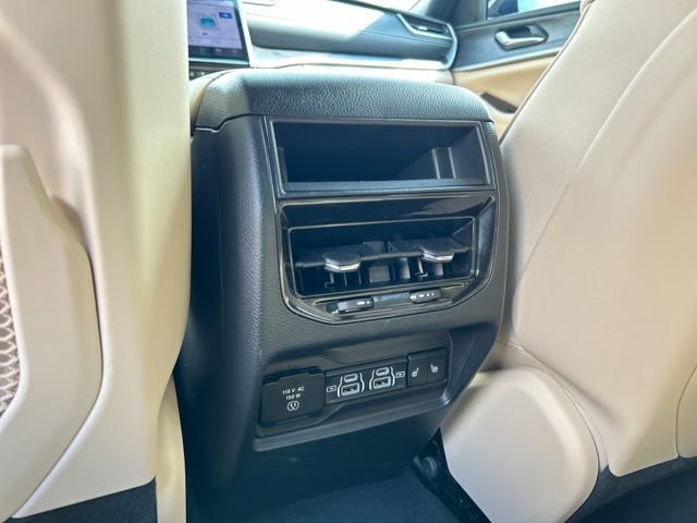 Used 2023 Jeep Grand Cherokee Limited w/ Luxury Tech Group II image 27