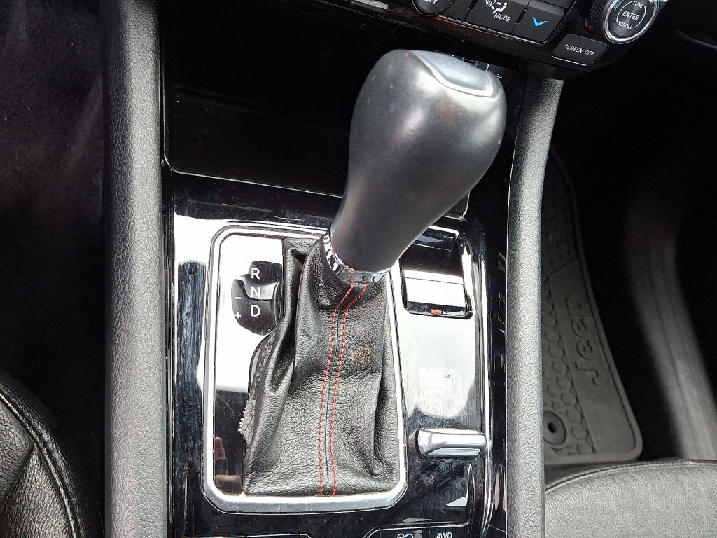 Used 2024 Jeep Compass Trailhawk image 27