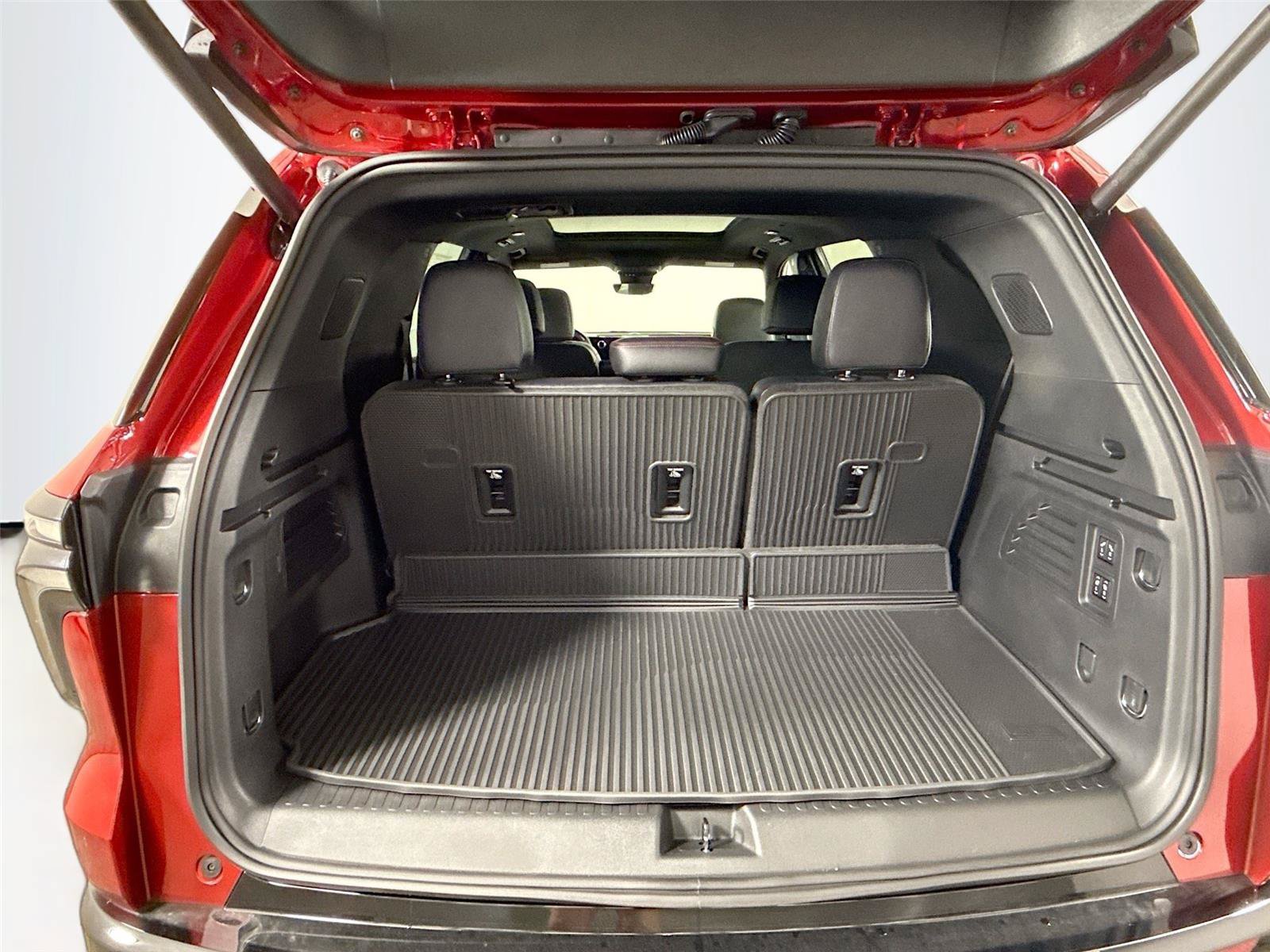 New 2026 Chevrolet Traverse RS w/ LPO, Floor Liner Package AWD/4WD image 21