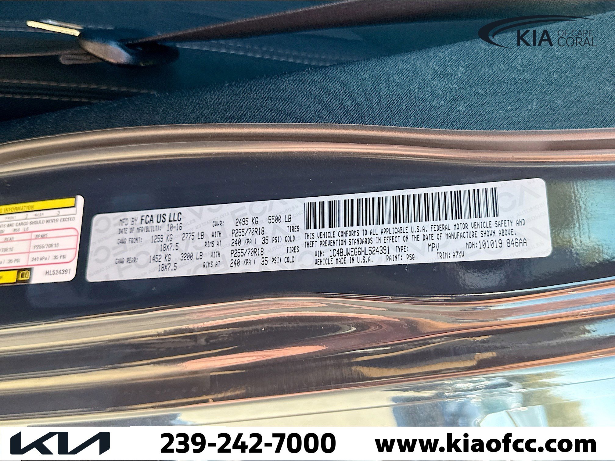 Used 2017 Jeep Wrangler Unlimited Sahara w/ Connectivity Group image 18