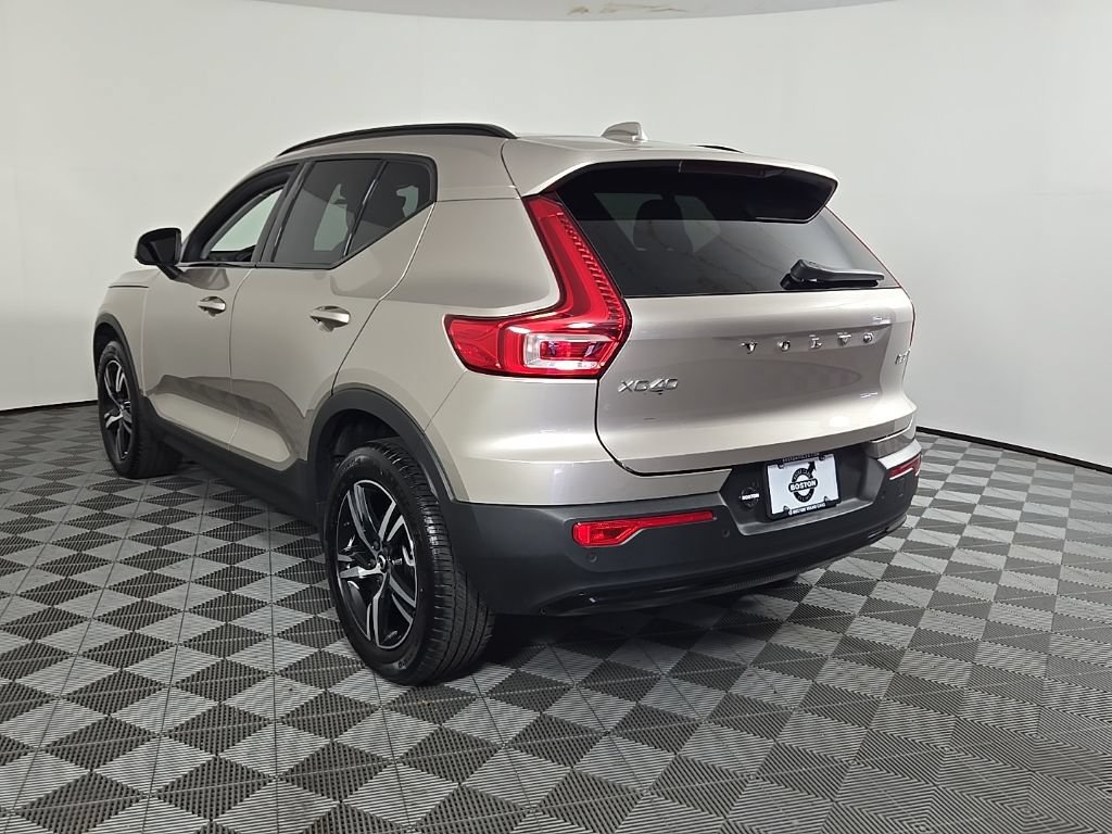 Certified 2024 Volvo XC40 B5 Core AWD/4WD image 12