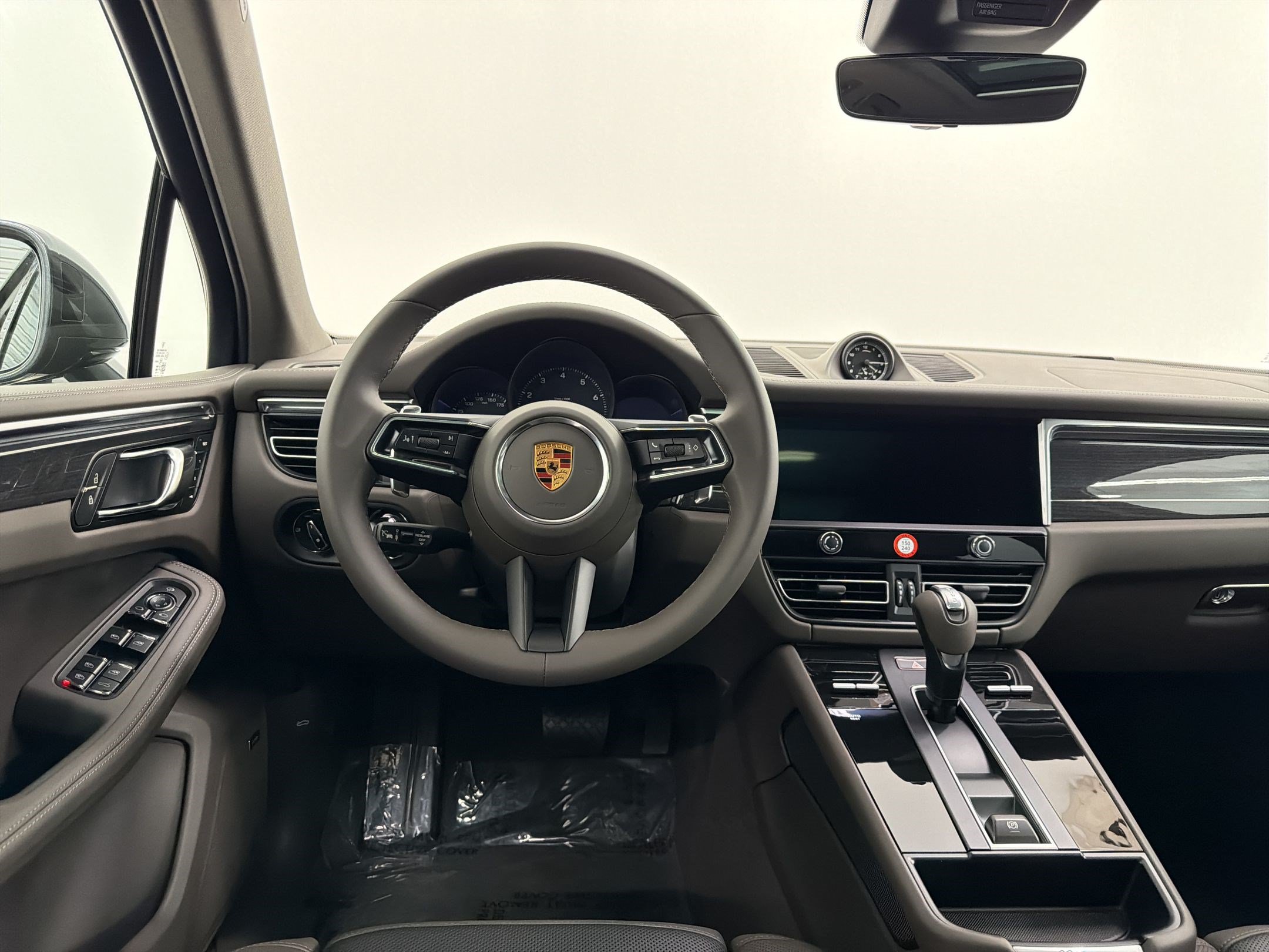 New 2026 Porsche Macan AWD/4WD image 16