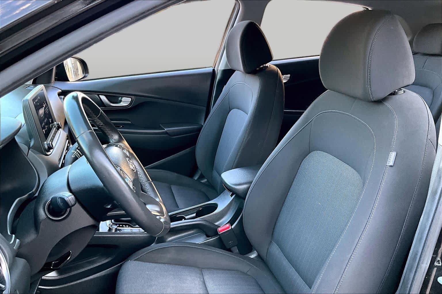 Used 2022 Hyundai Kona SEL w/ Convenience Package FWD image 8