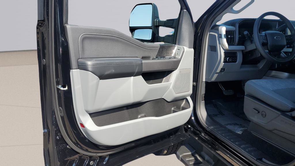 New 2026 Ford F250 XLT w/ XLT Premium Package image 17