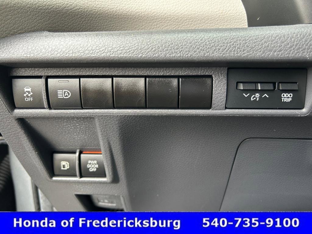 Used 2024 Toyota Sienna XLE image 48