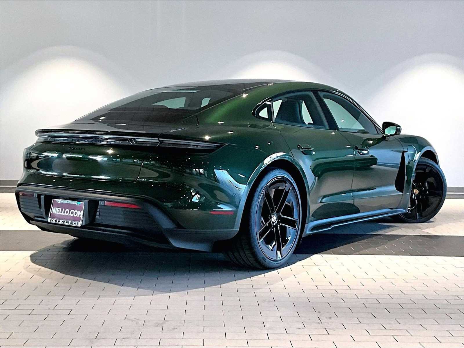 Used 2025 Porsche Taycan image 10