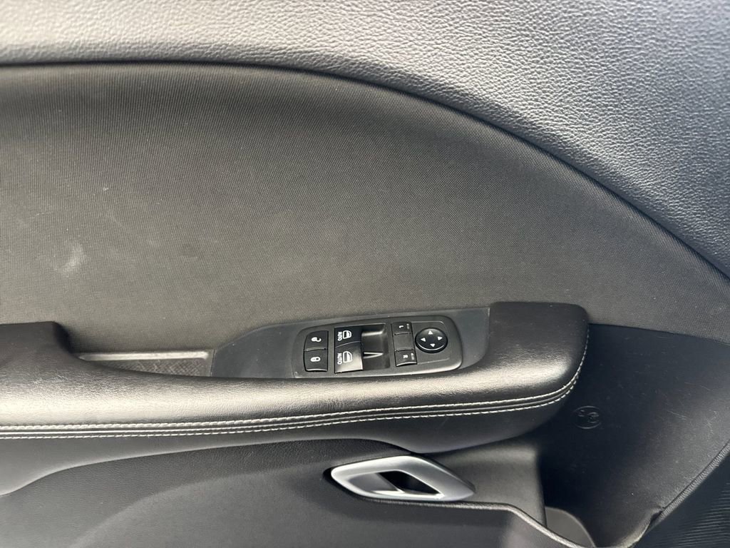 Used 2019 Dodge Challenger R/T RWD image 10