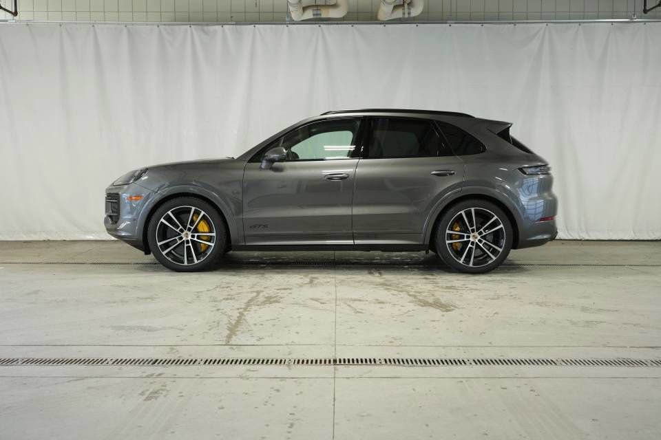 Certified 2025 Porsche Cayenne GTS image 2