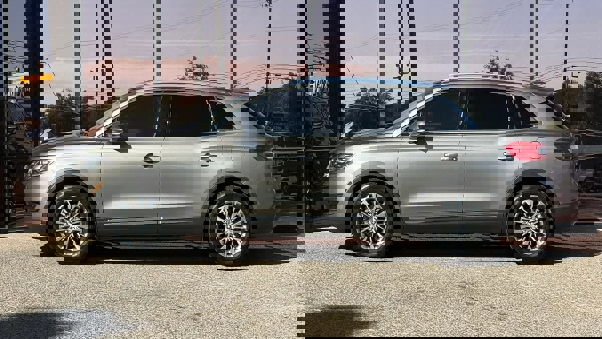 Used 2016 Lincoln MKX Select w/ Select Plus Package FWD image 4