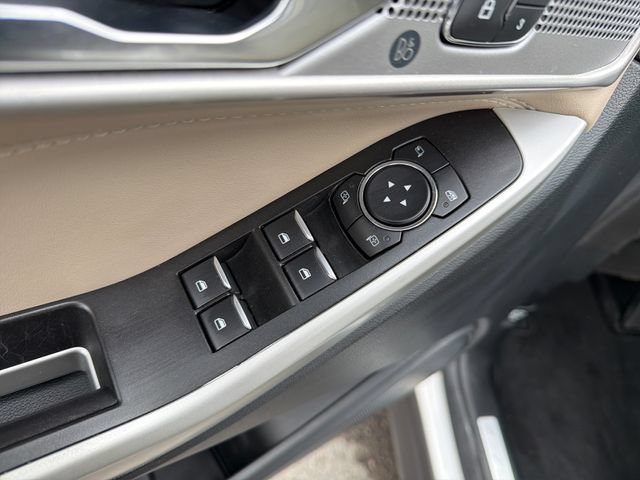 Used 2022 Ford Explorer Limited w/ Equipment Group 301A AWD/4WD image 18