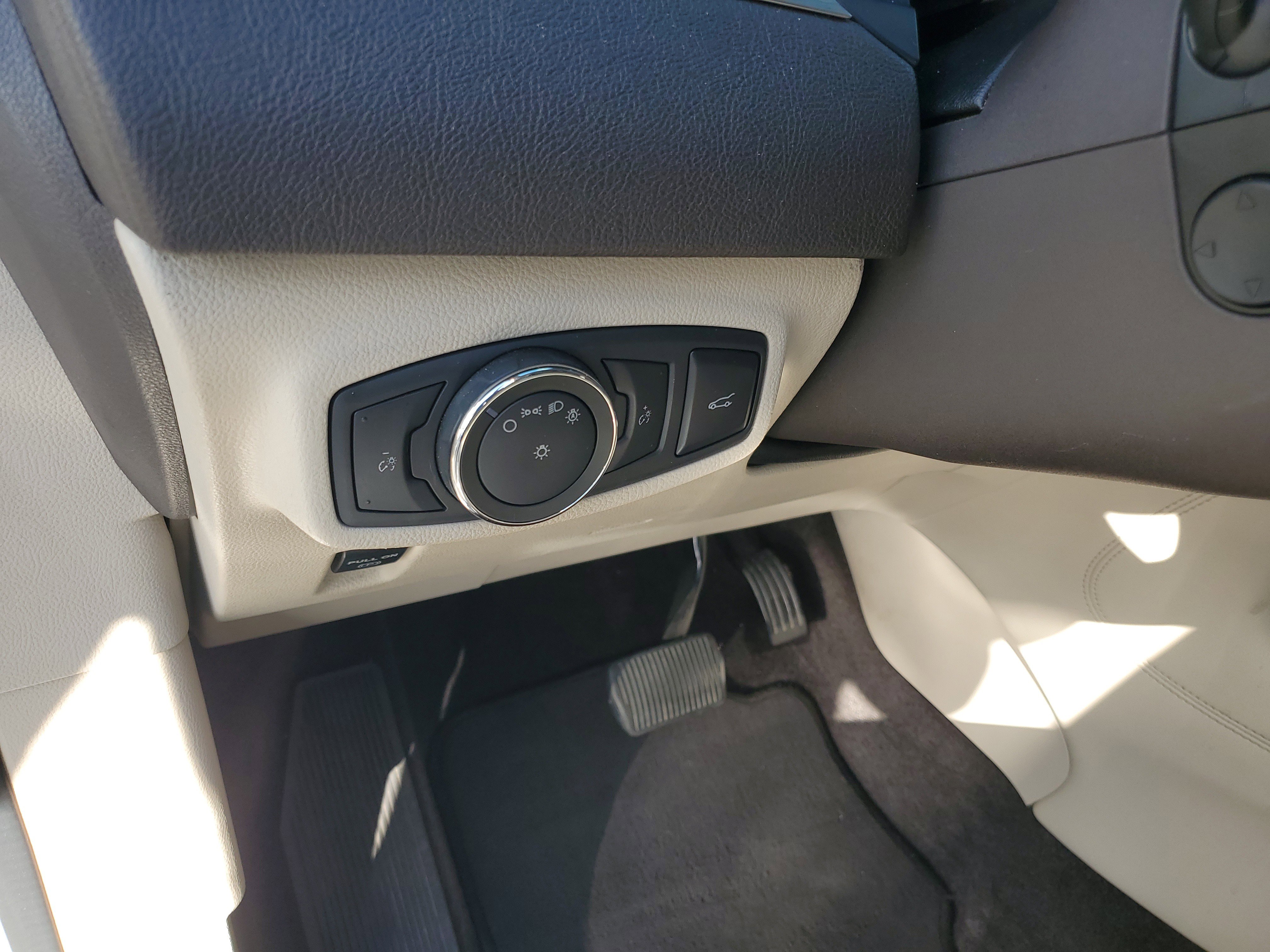 Used 2017 Lincoln MKC Select image 16